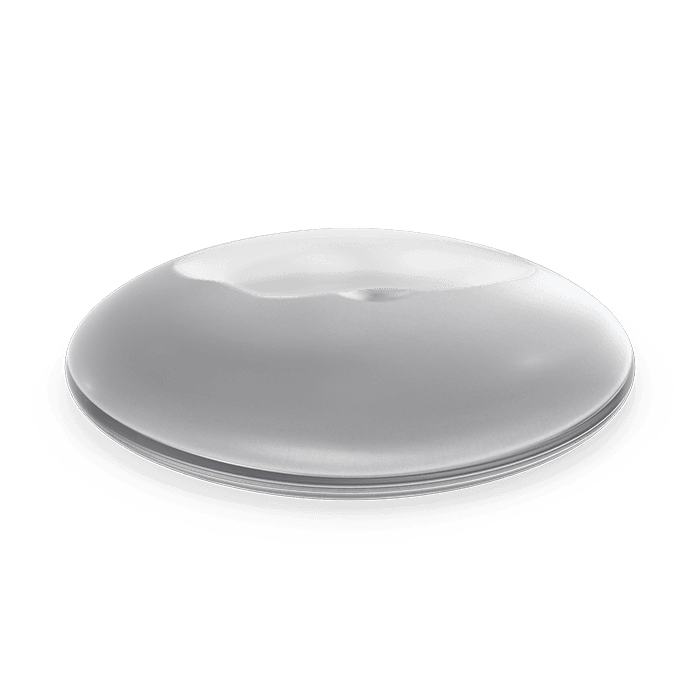 breast-implant Un implant mamar neted, rotund, transparent, cu gel de silicon de la Clinica Medicala Grama.